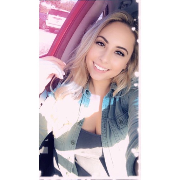 Meet your Posher, Stephanie - Picture 1 of 1